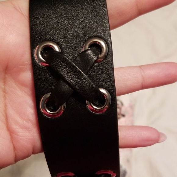 Rock Ruffle Floral Bag - Picture 4 of 5